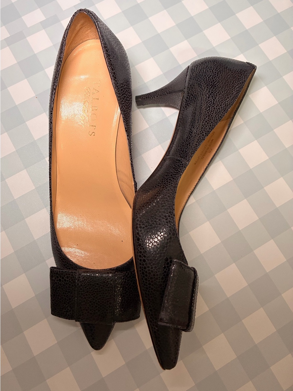 Vintage Talbots size 7 Black Pointed Toe Bow kitten heel Pumps pebbled leather